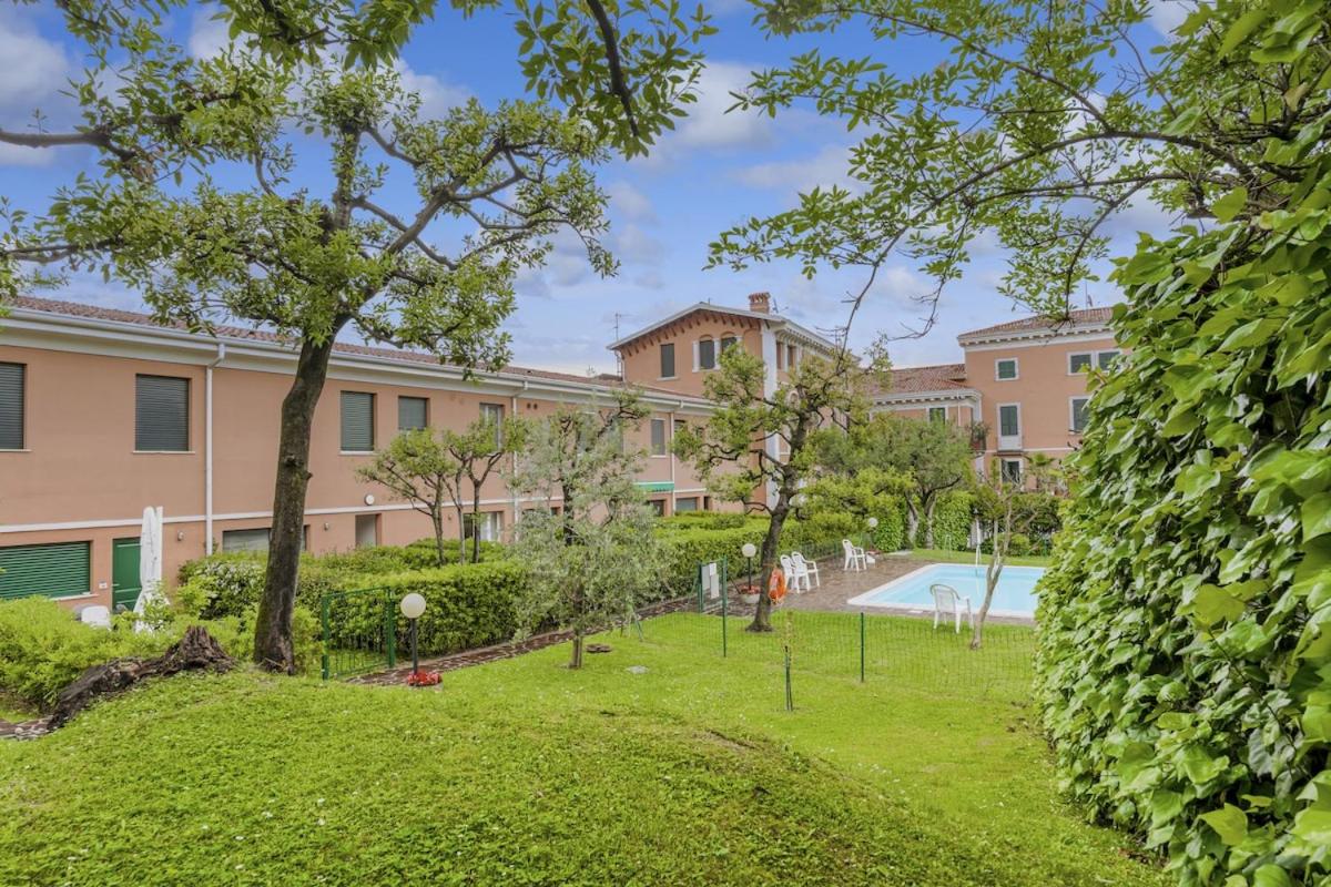HOST4U - Loft del GARDA Residence with Pool, Front Lake Building