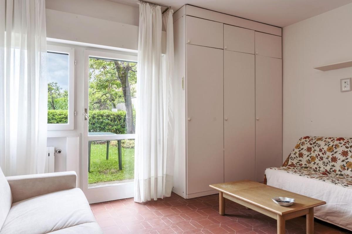 HOST4U - Loft del GARDA Residence with Pool, Front Lake Building