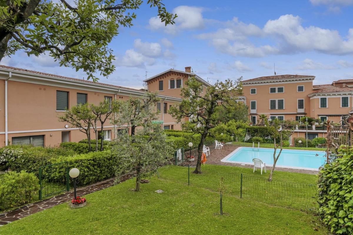 HOST4U - Loft del GARDA Residence with Pool, Front Lake Building