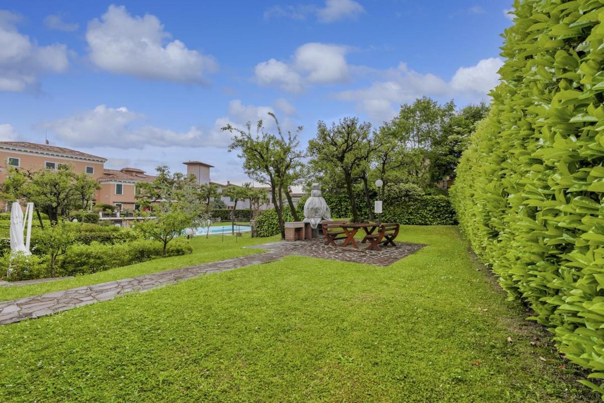 HOST4U - Loft del GARDA Residence with Pool, Front Lake Building