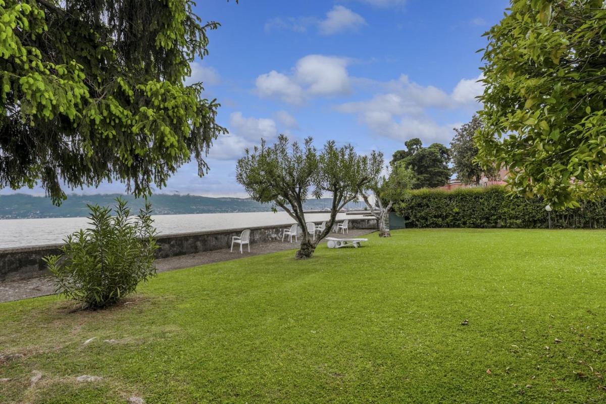 HOST4U - Loft del GARDA Residence with Pool, Front Lake Building