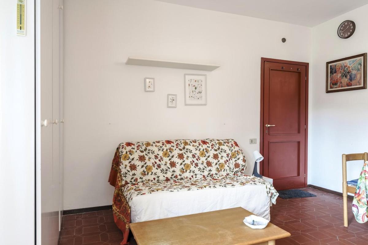 HOST4U - Loft del GARDA Residence with Pool, Front Lake Building