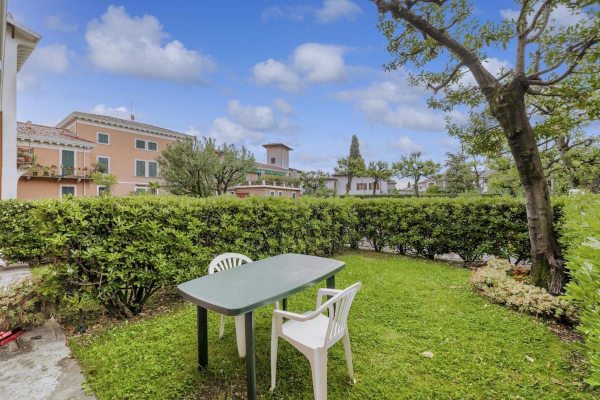 HOST4U - Loft del GARDA Residence with Pool, Front Lake Building