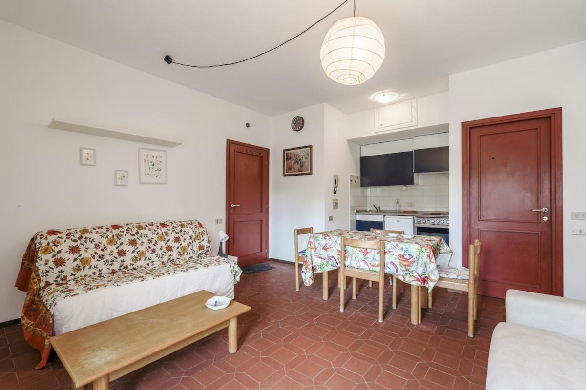 HOST4U - Loft del GARDA Residence with Pool, Front Lake Building