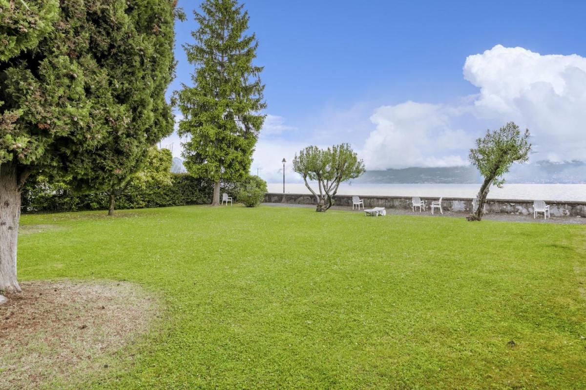 HOST4U - Loft del GARDA Residence with Pool, Front Lake Building