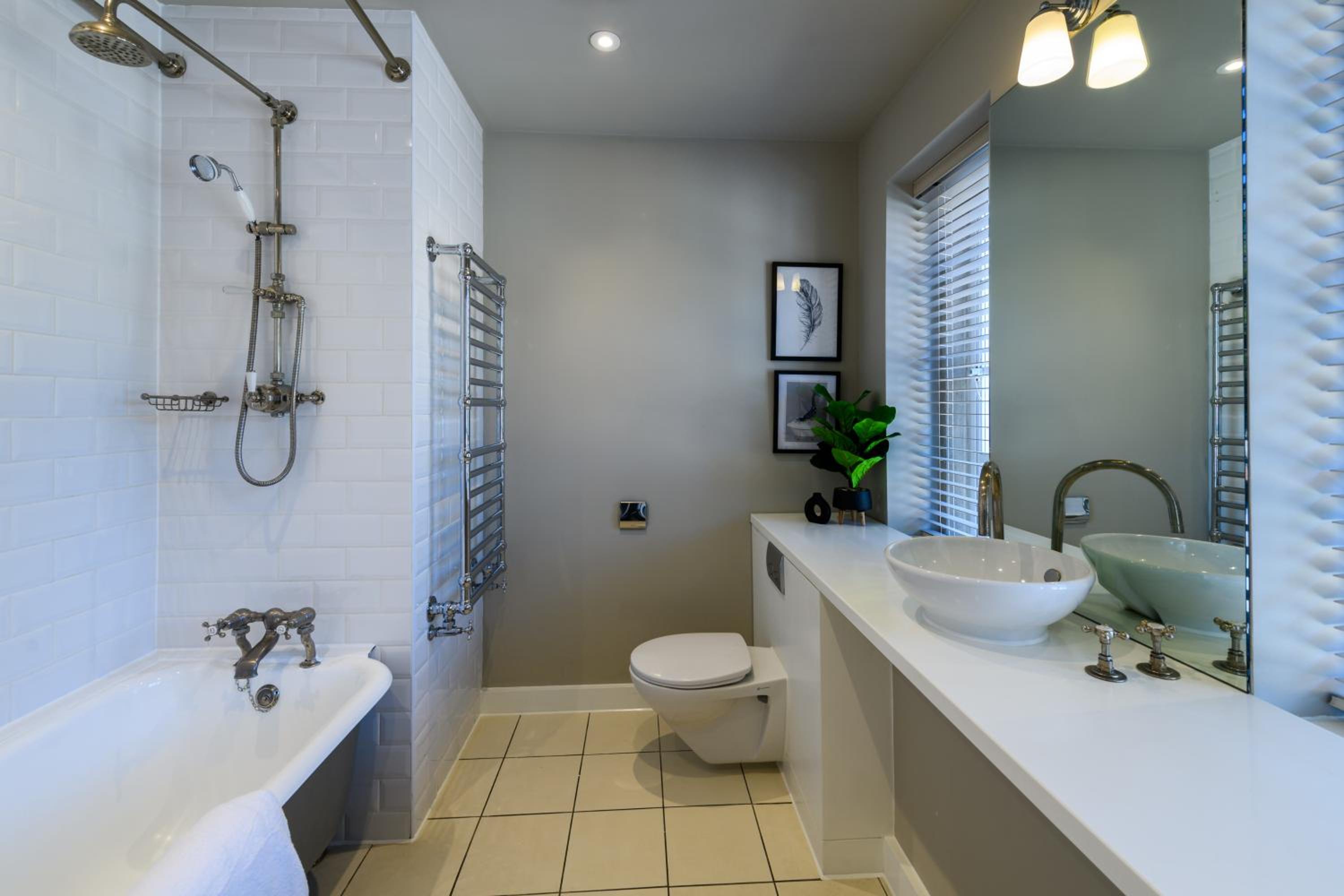 Holm House - Stylish Coastal Suites - HEDD Spa - Silures Bar & Restaurant, photo 43