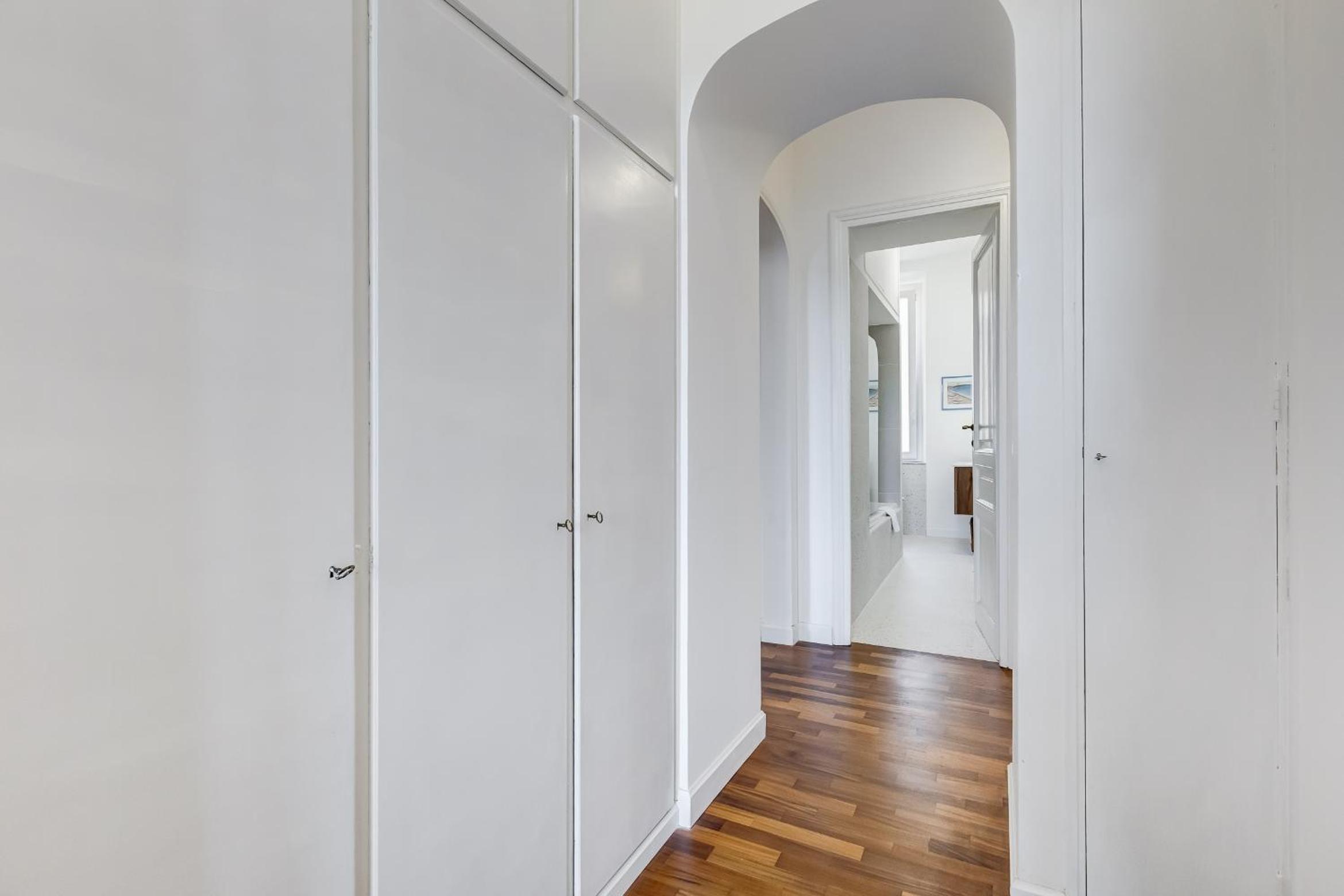 Elegant 3-Bedroom Apartment in Piazza Mazzini