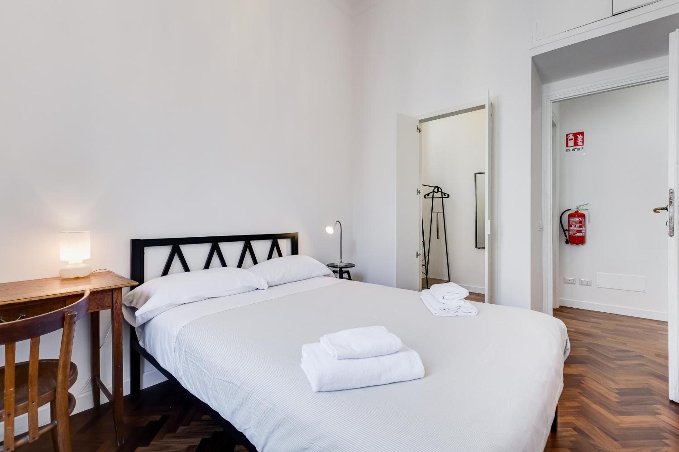 Elegant 3-Bedroom Apartment in Piazza Mazzini