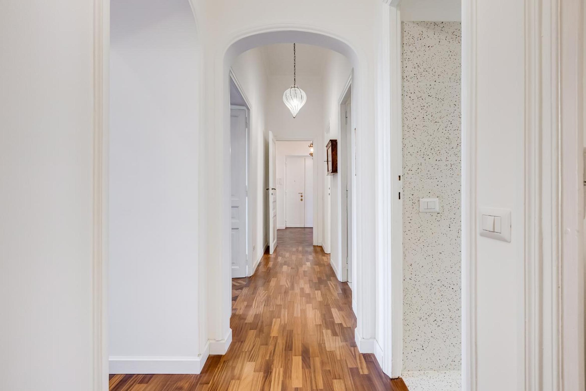 Elegant 3-Bedroom Apartment in Piazza Mazzini
