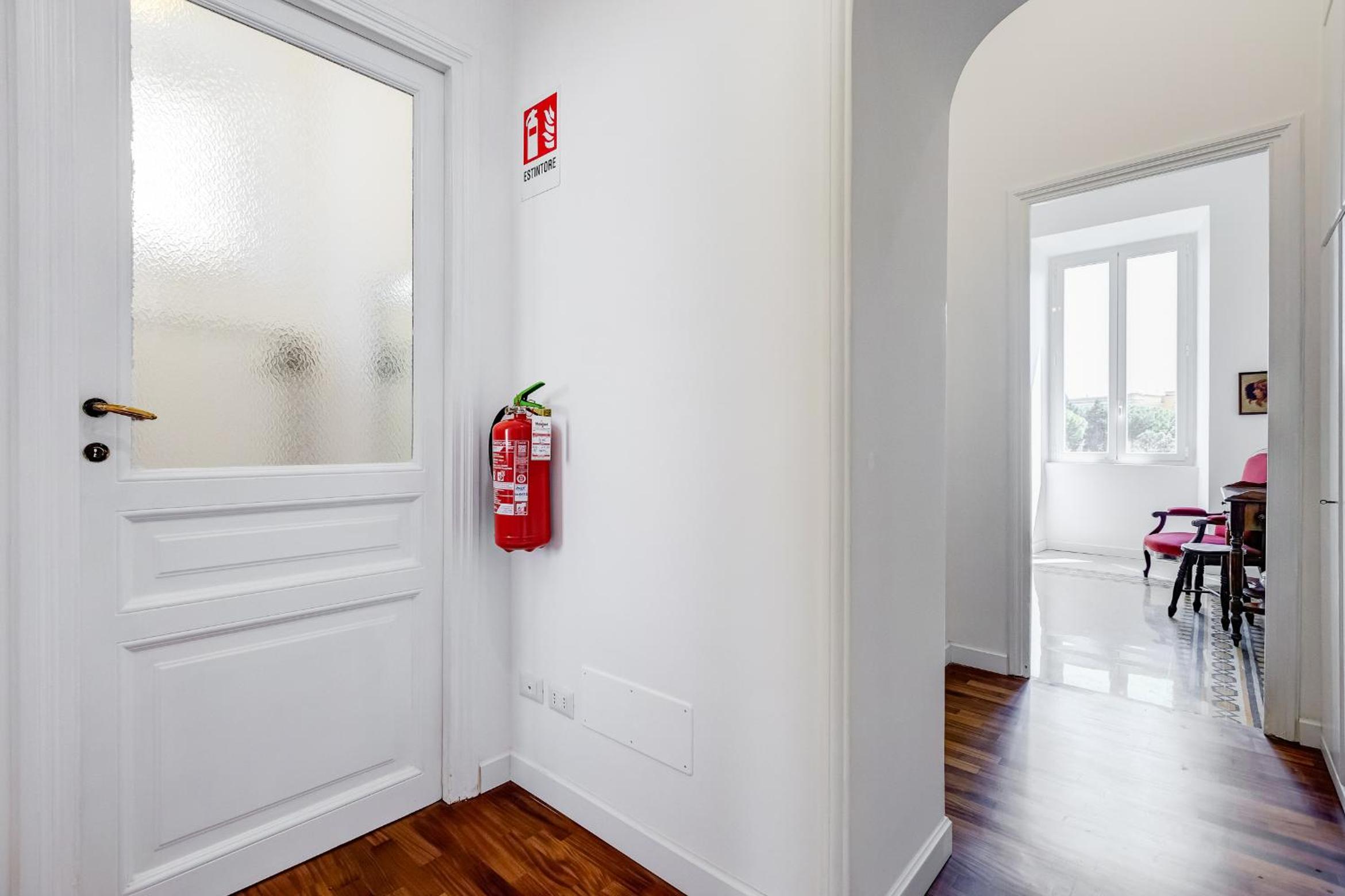 Elegant 3-Bedroom Apartment in Piazza Mazzini