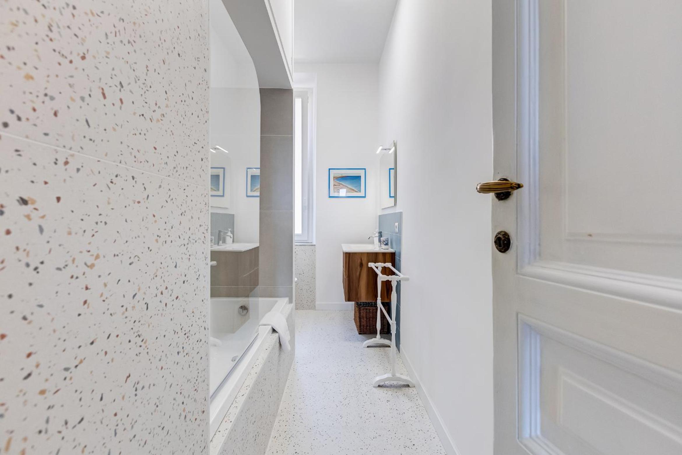 Elegant 3-Bedroom Apartment in Piazza Mazzini