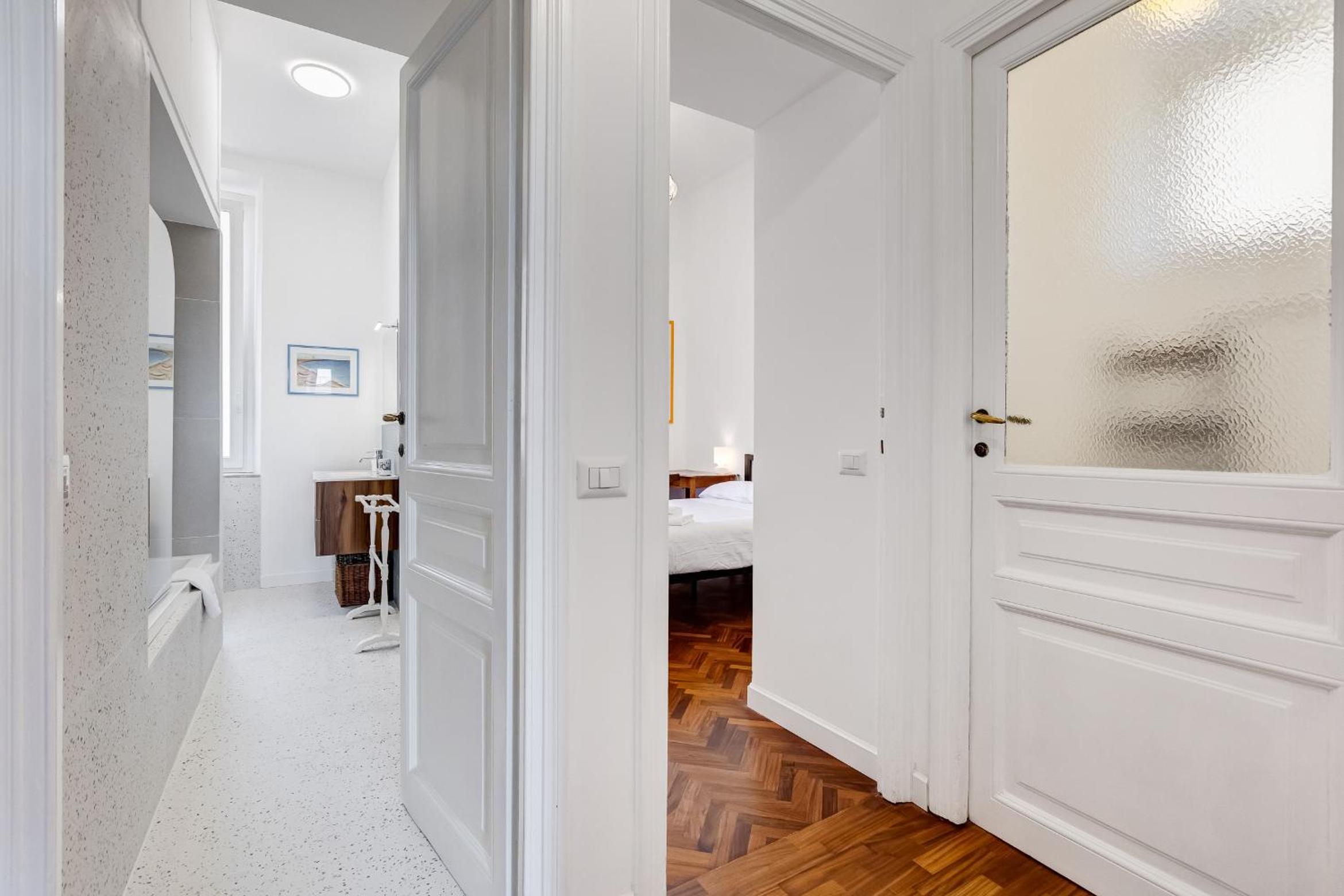 Elegant 3-Bedroom Apartment in Piazza Mazzini