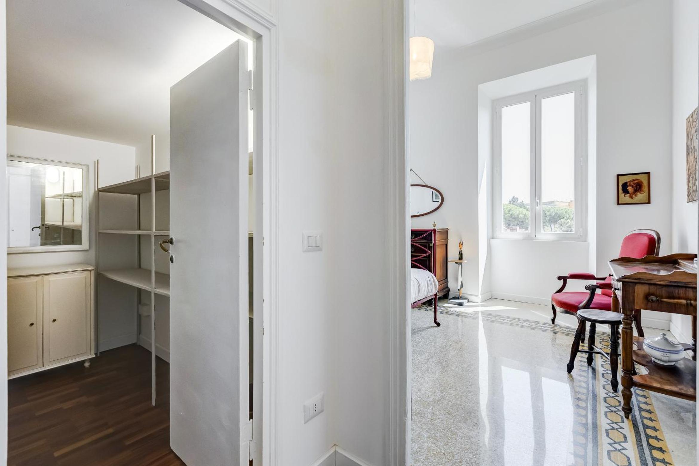 Elegant 3-Bedroom Apartment in Piazza Mazzini