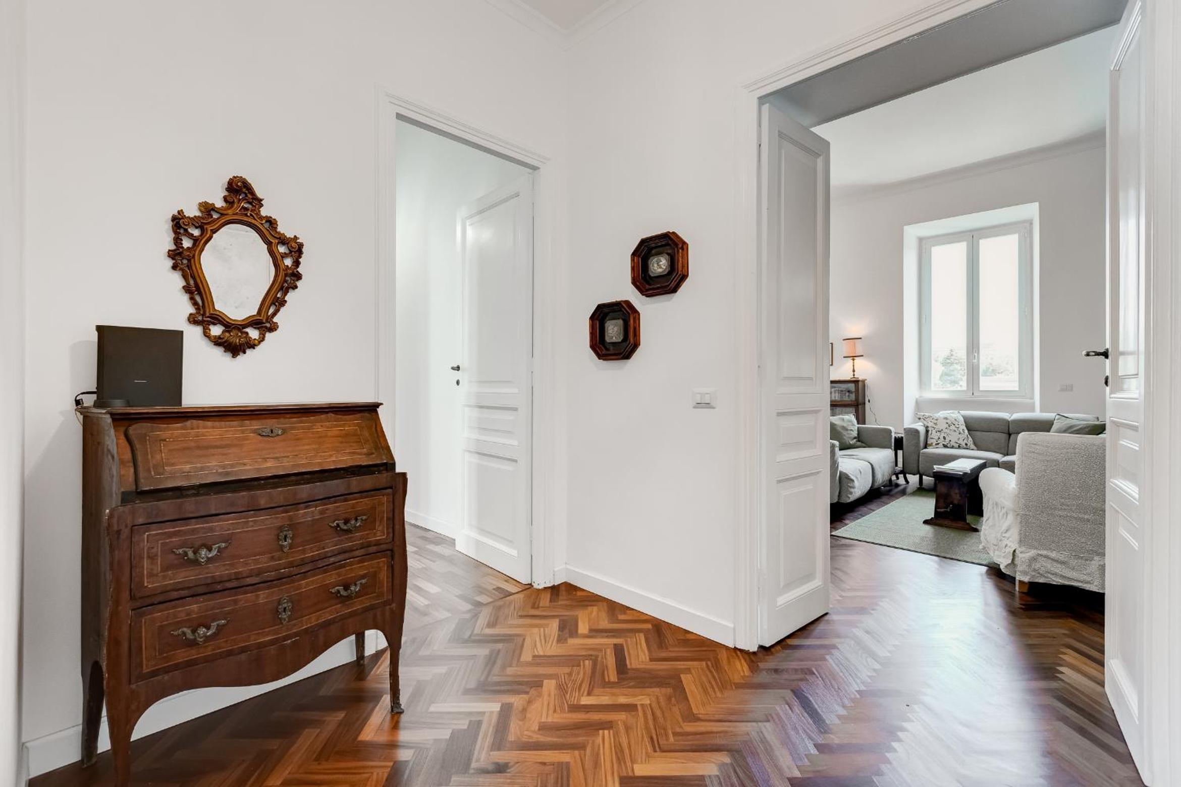 Elegant 3-Bedroom Apartment in Piazza Mazzini