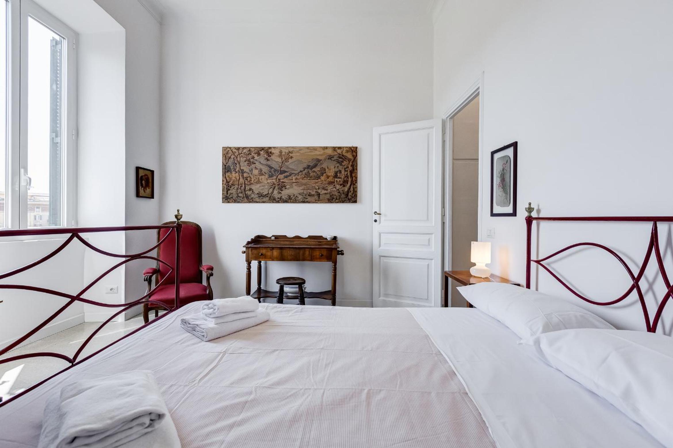 Elegant 3-Bedroom Apartment in Piazza Mazzini