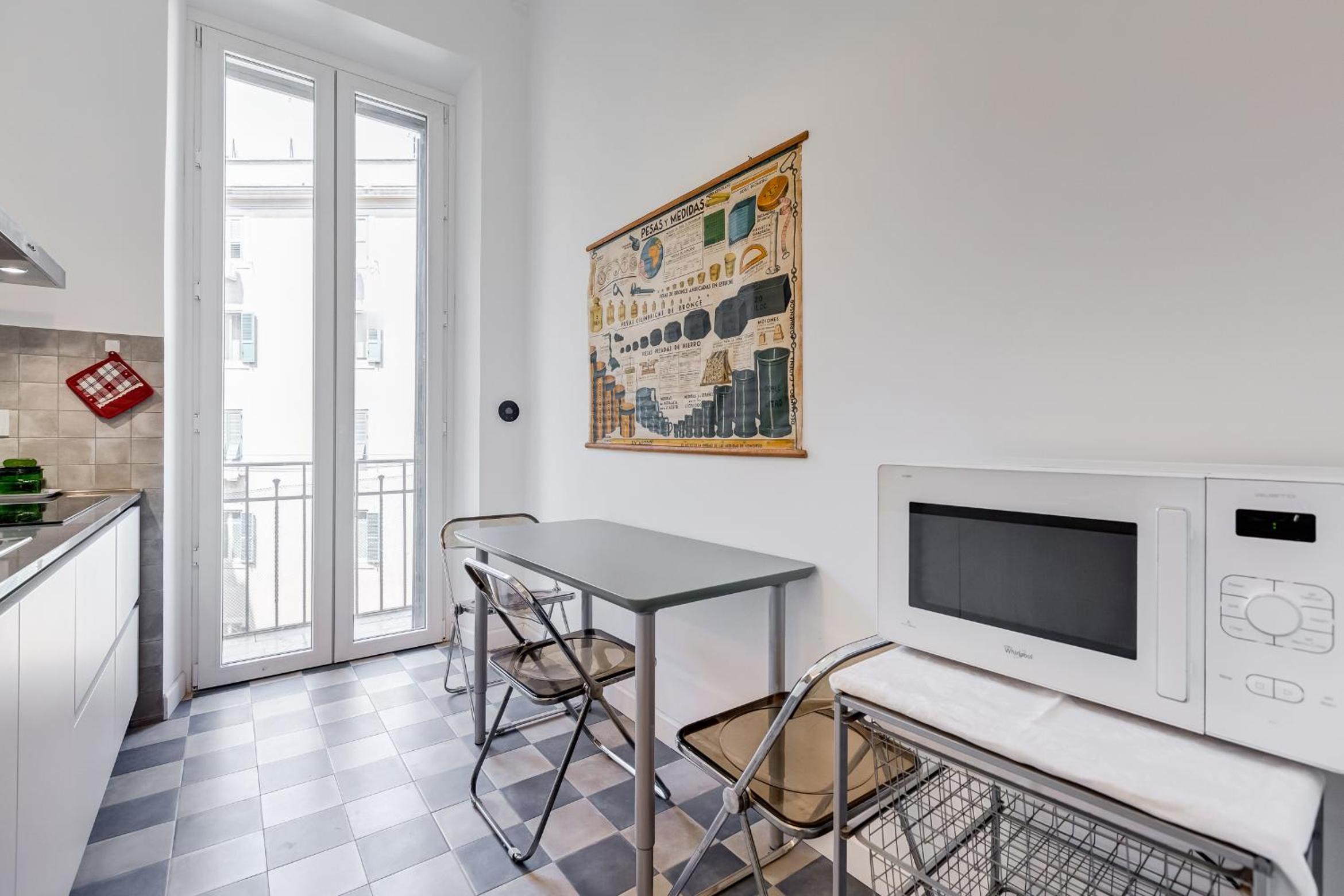 Elegant 3-Bedroom Apartment in Piazza Mazzini