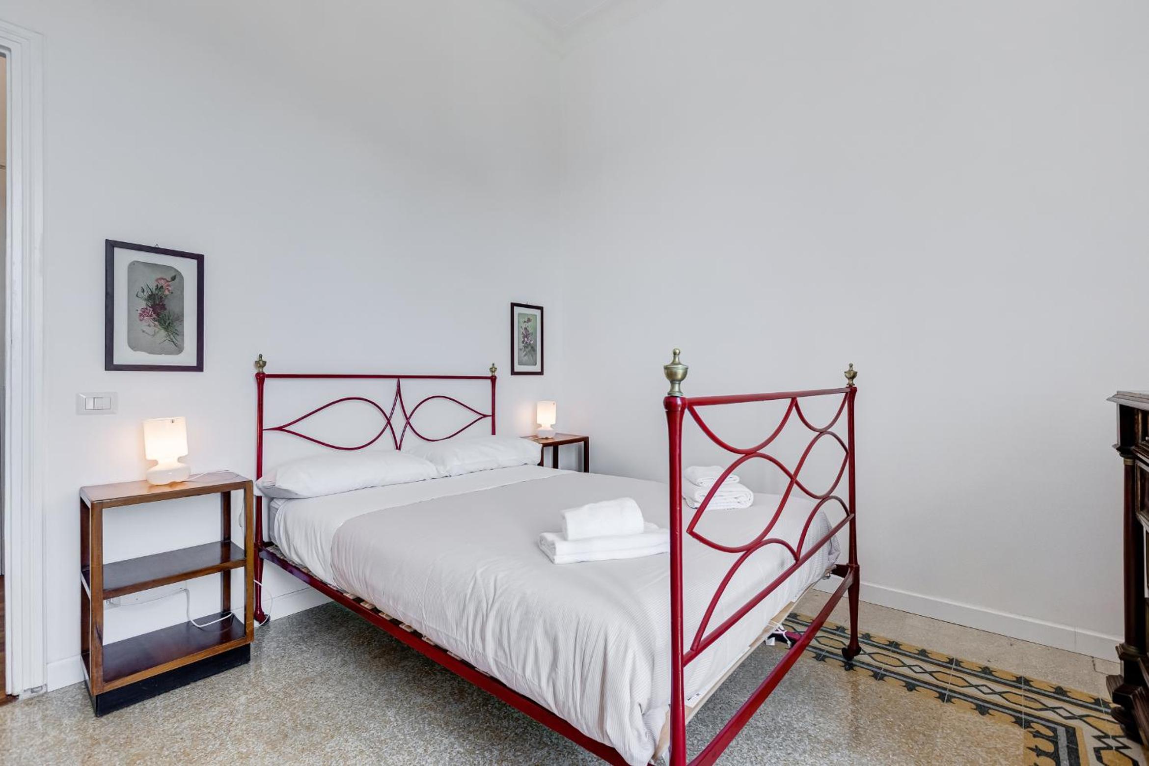 Elegant 3-Bedroom Apartment in Piazza Mazzini