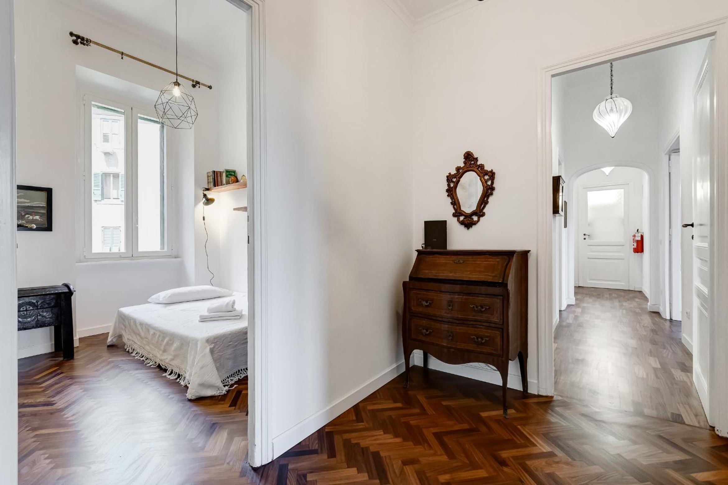 Elegant 3-Bedroom Apartment in Piazza Mazzini