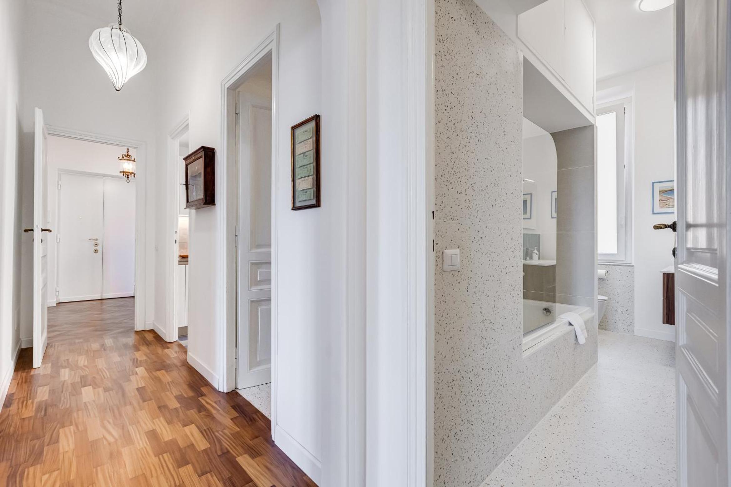Elegant 3-Bedroom Apartment in Piazza Mazzini