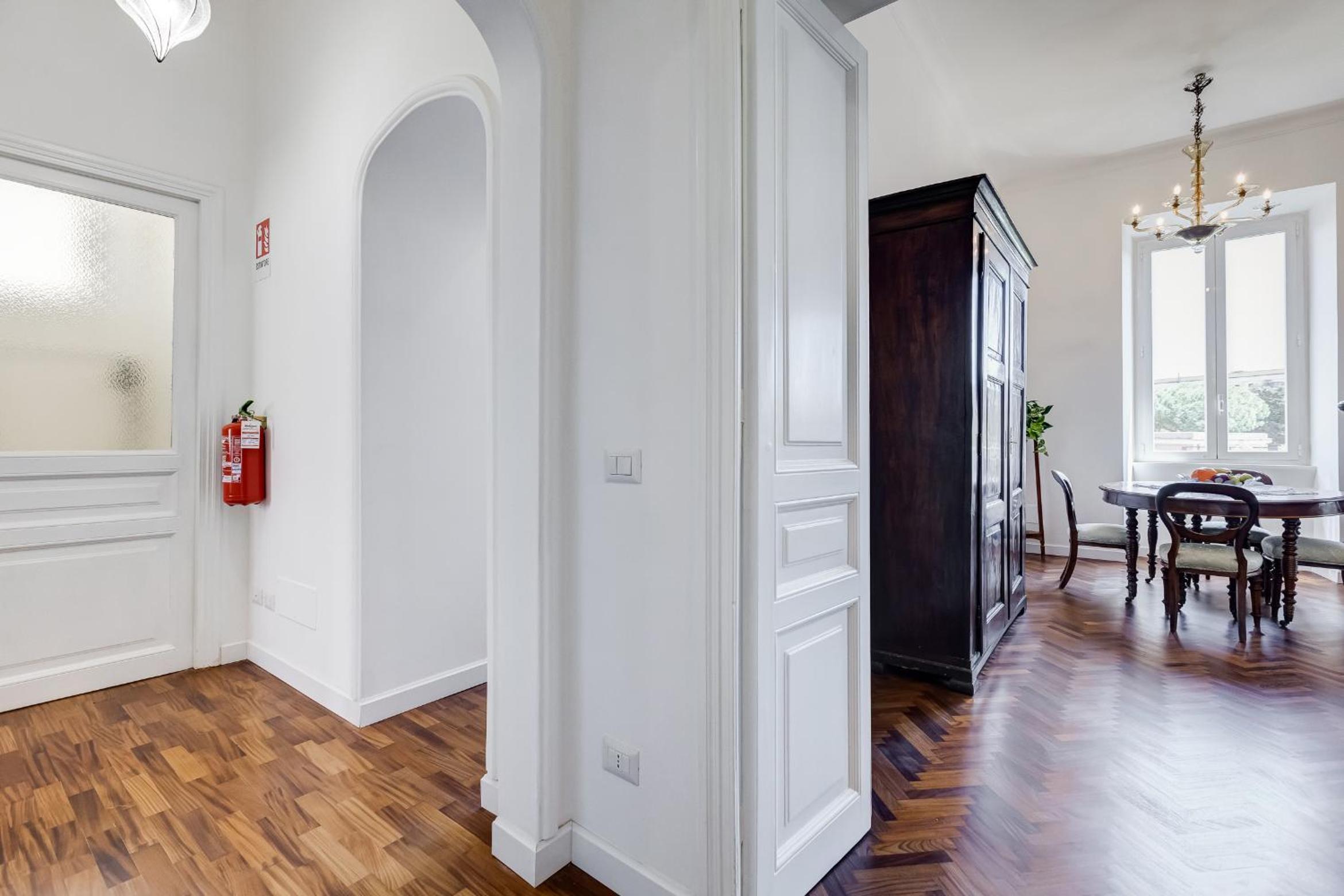 Elegant 3-Bedroom Apartment in Piazza Mazzini