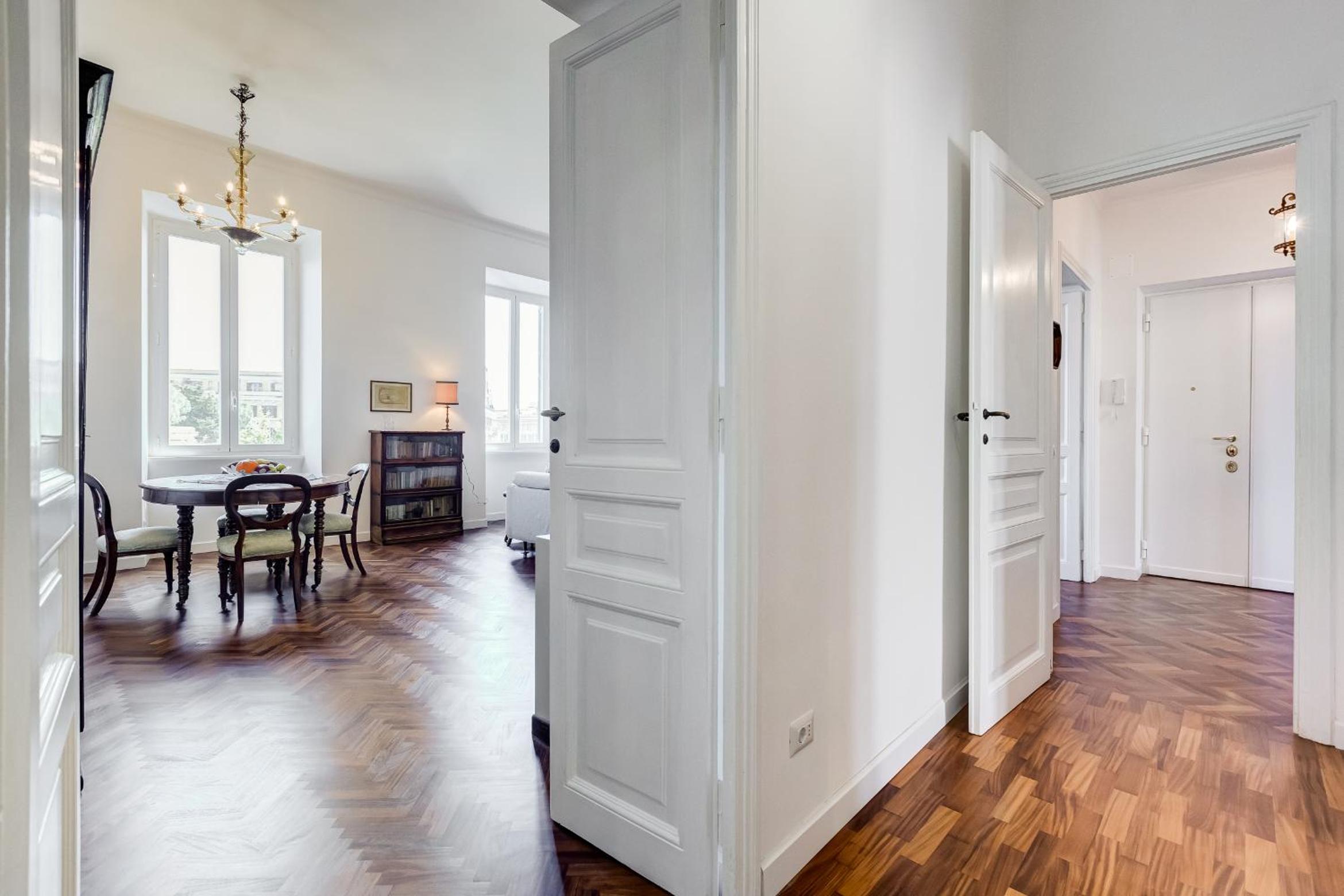 Elegant 3-Bedroom Apartment in Piazza Mazzini