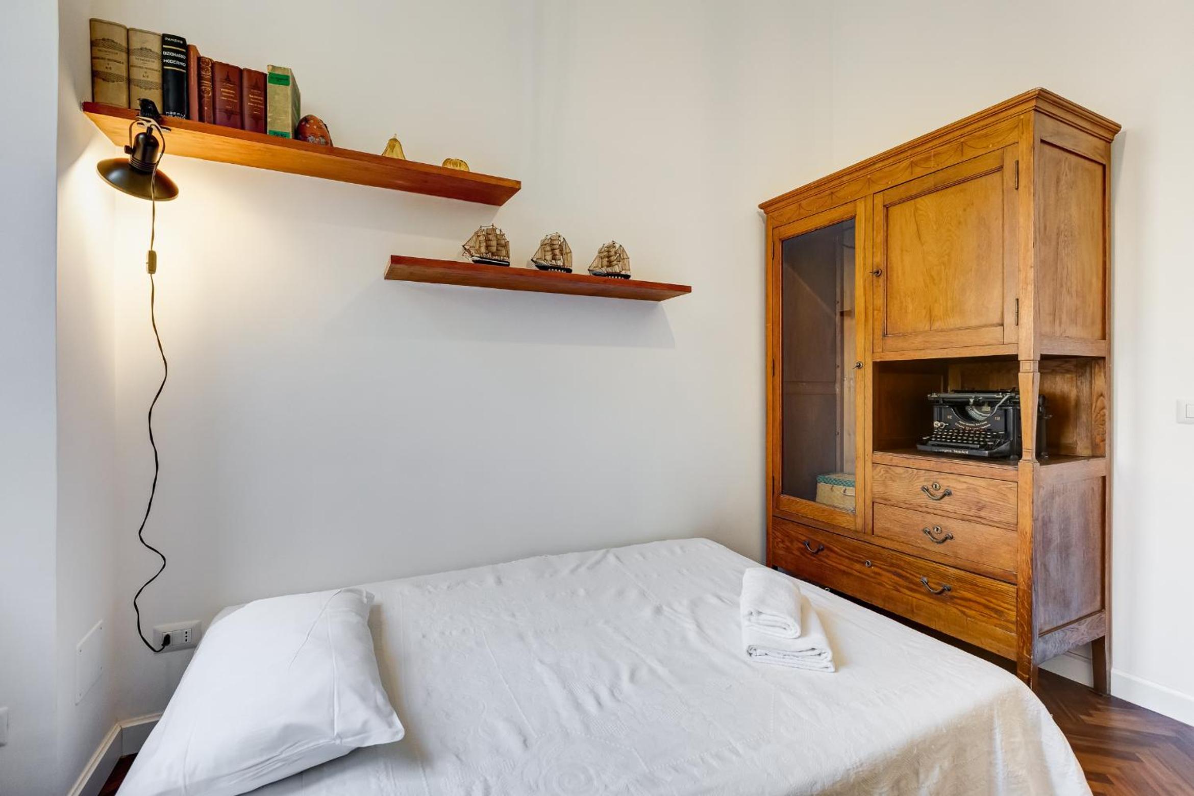 Elegant 3-Bedroom Apartment in Piazza Mazzini