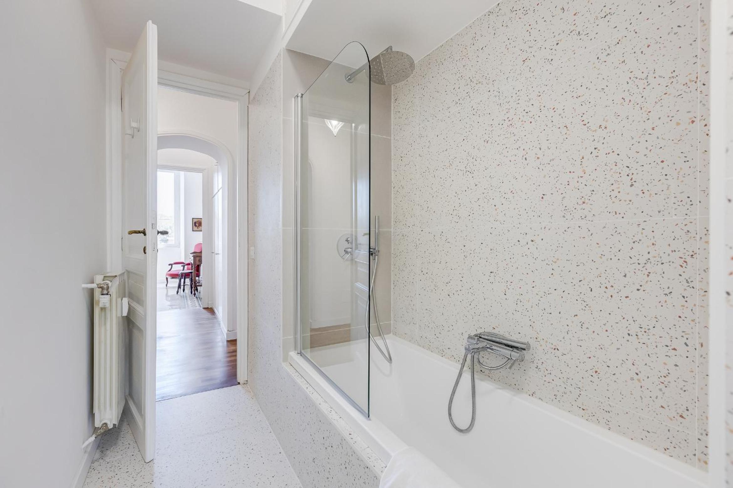 Elegant 3-Bedroom Apartment in Piazza Mazzini