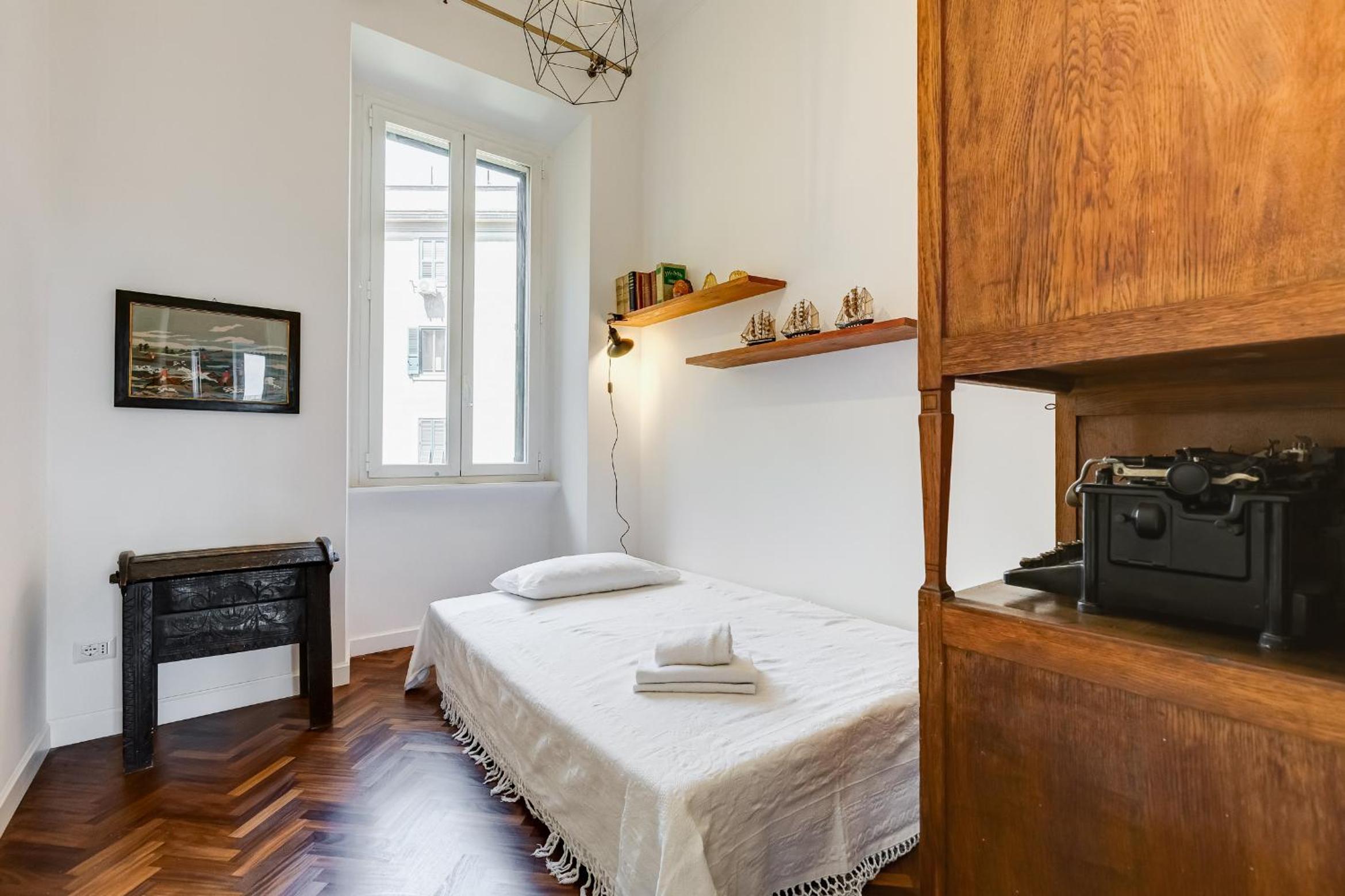 Elegant 3-Bedroom Apartment in Piazza Mazzini