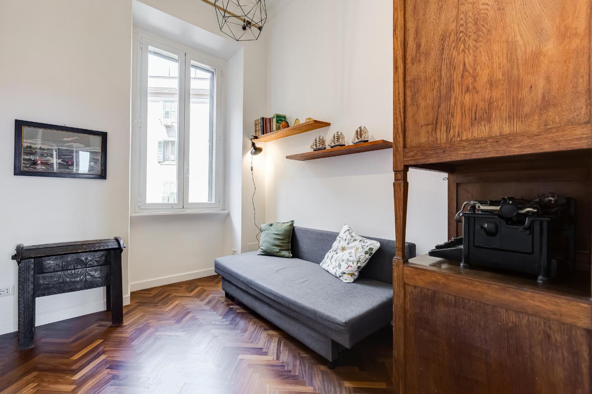 Elegant 3-Bedroom Apartment in Piazza Mazzini