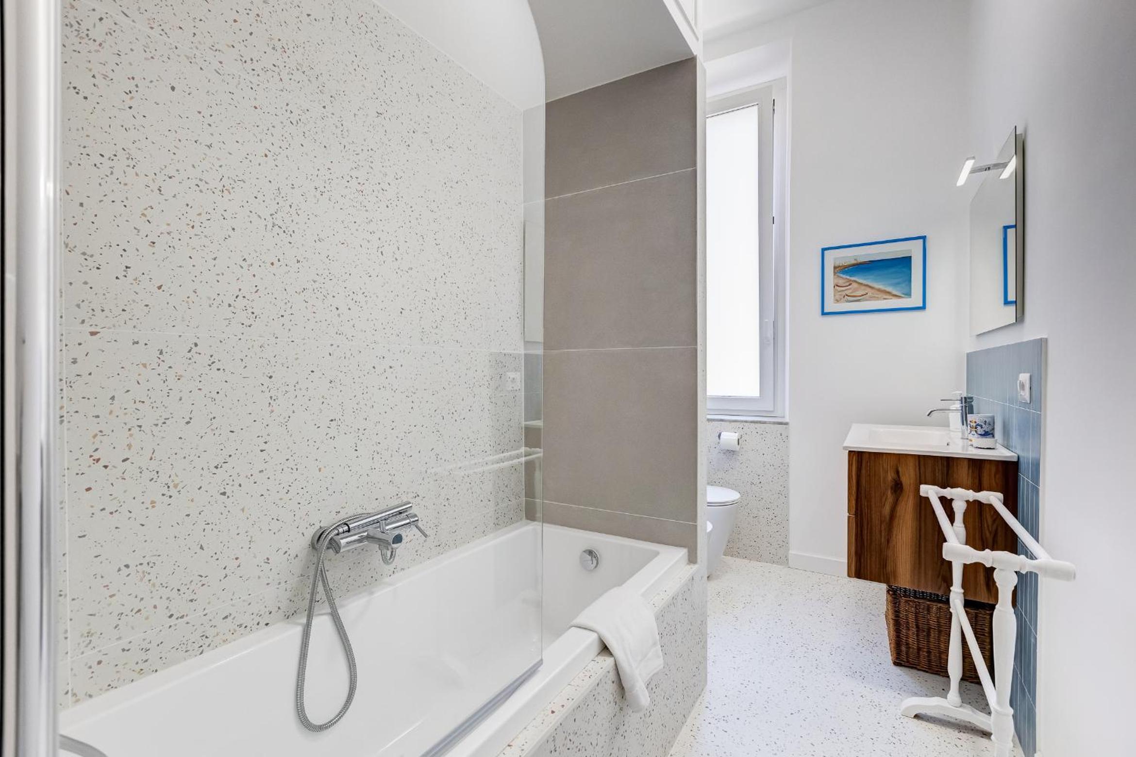 Elegant 3-Bedroom Apartment in Piazza Mazzini