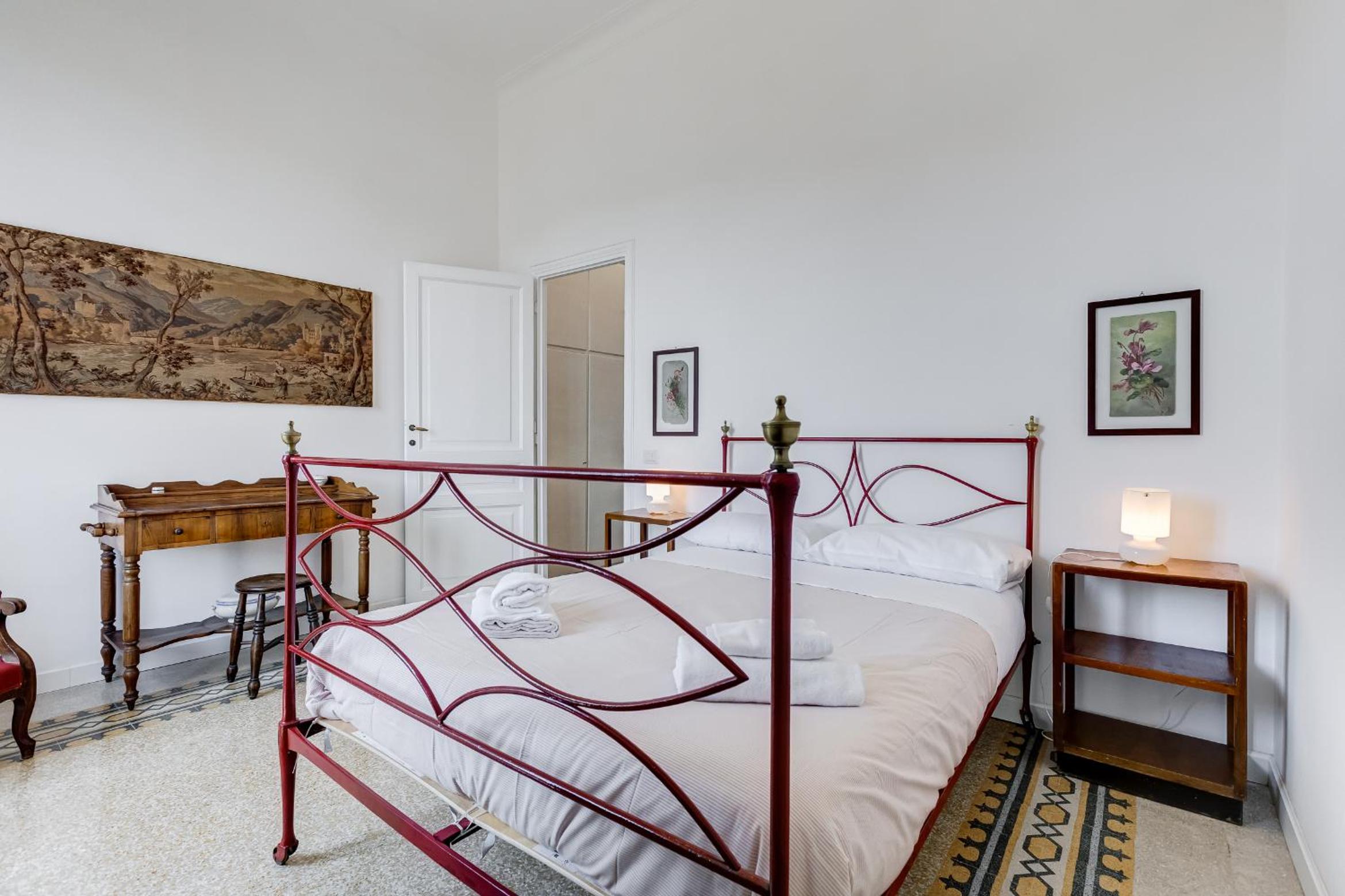 Elegant 3-Bedroom Apartment in Piazza Mazzini