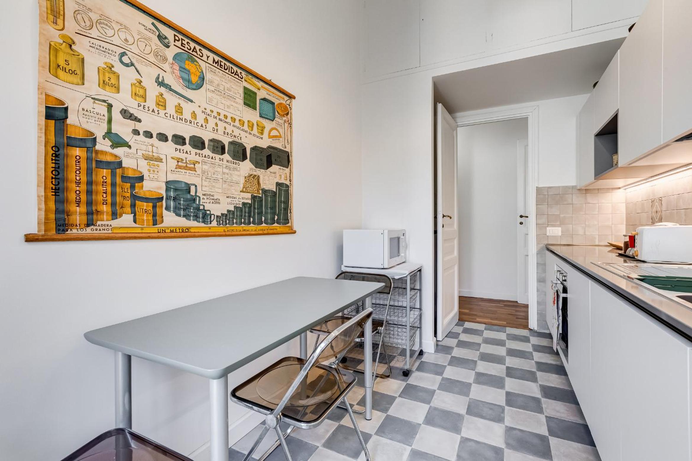 Elegant 3-Bedroom Apartment in Piazza Mazzini
