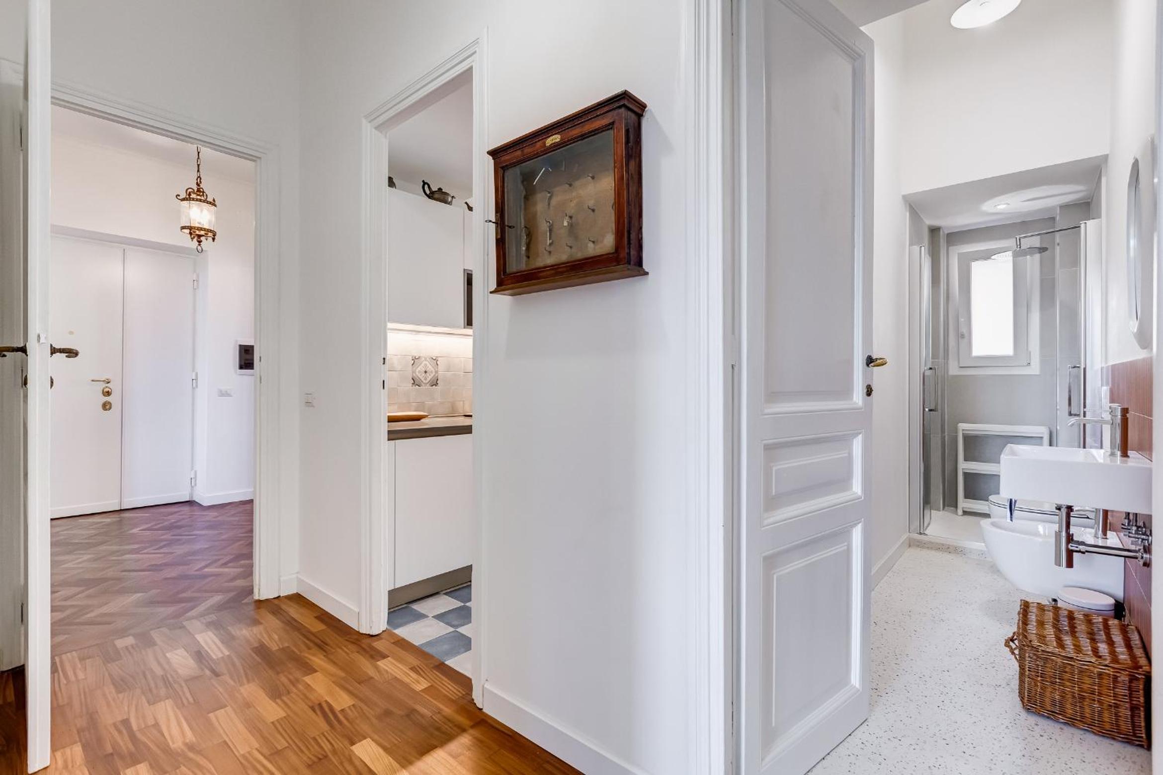 Elegant 3-Bedroom Apartment in Piazza Mazzini