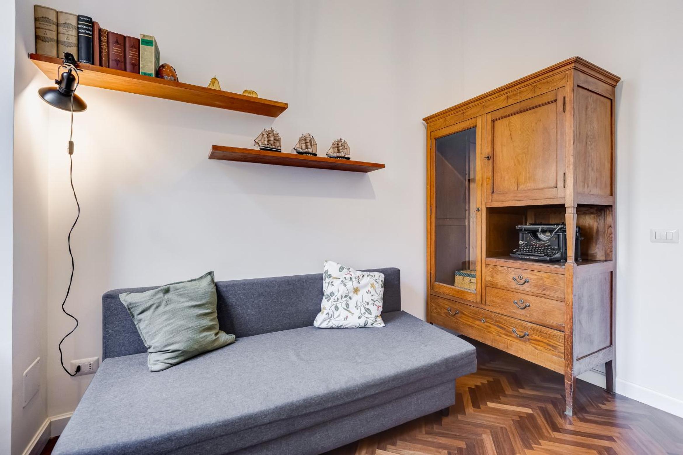 Elegant 3-Bedroom Apartment in Piazza Mazzini