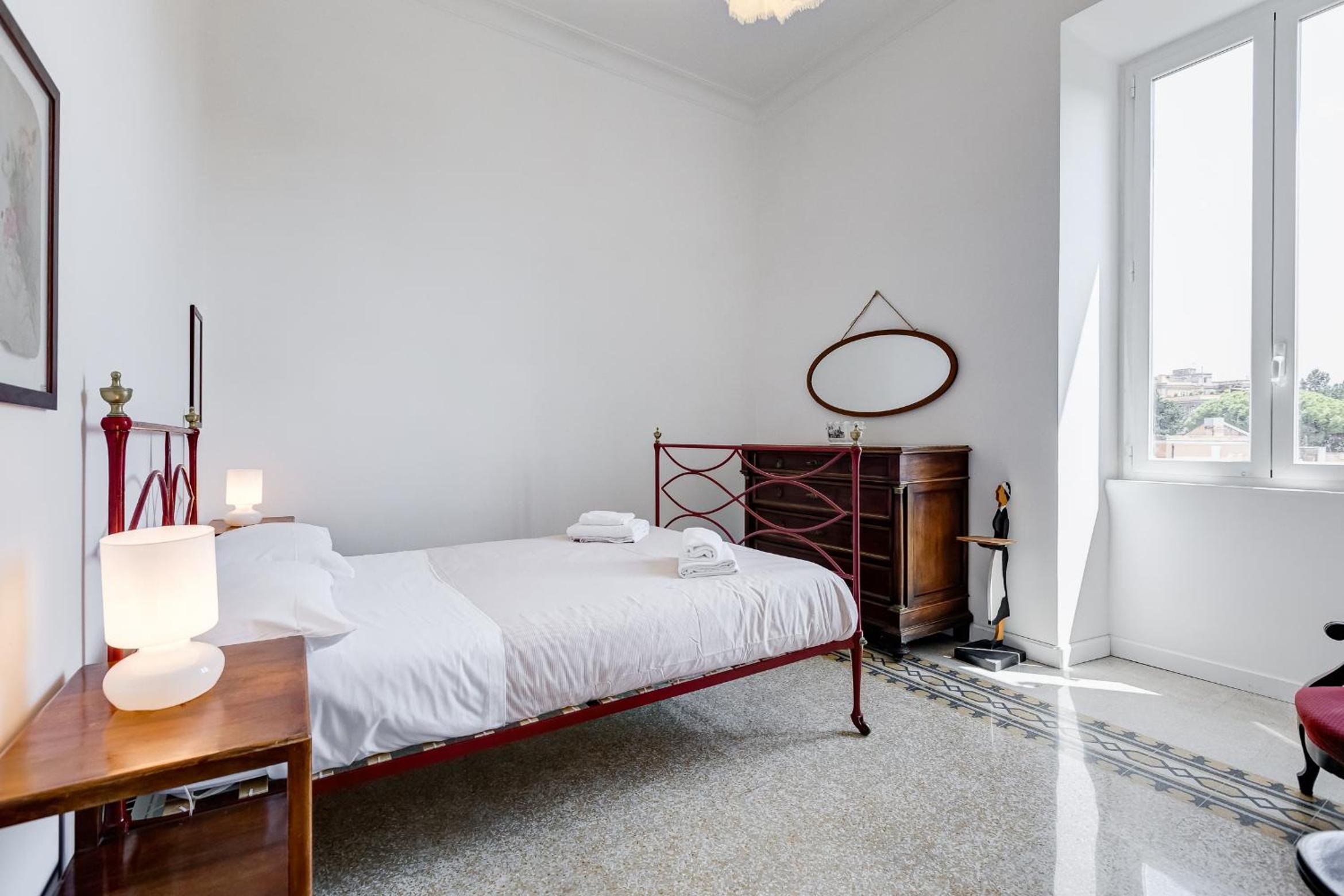 Elegant 3-Bedroom Apartment in Piazza Mazzini