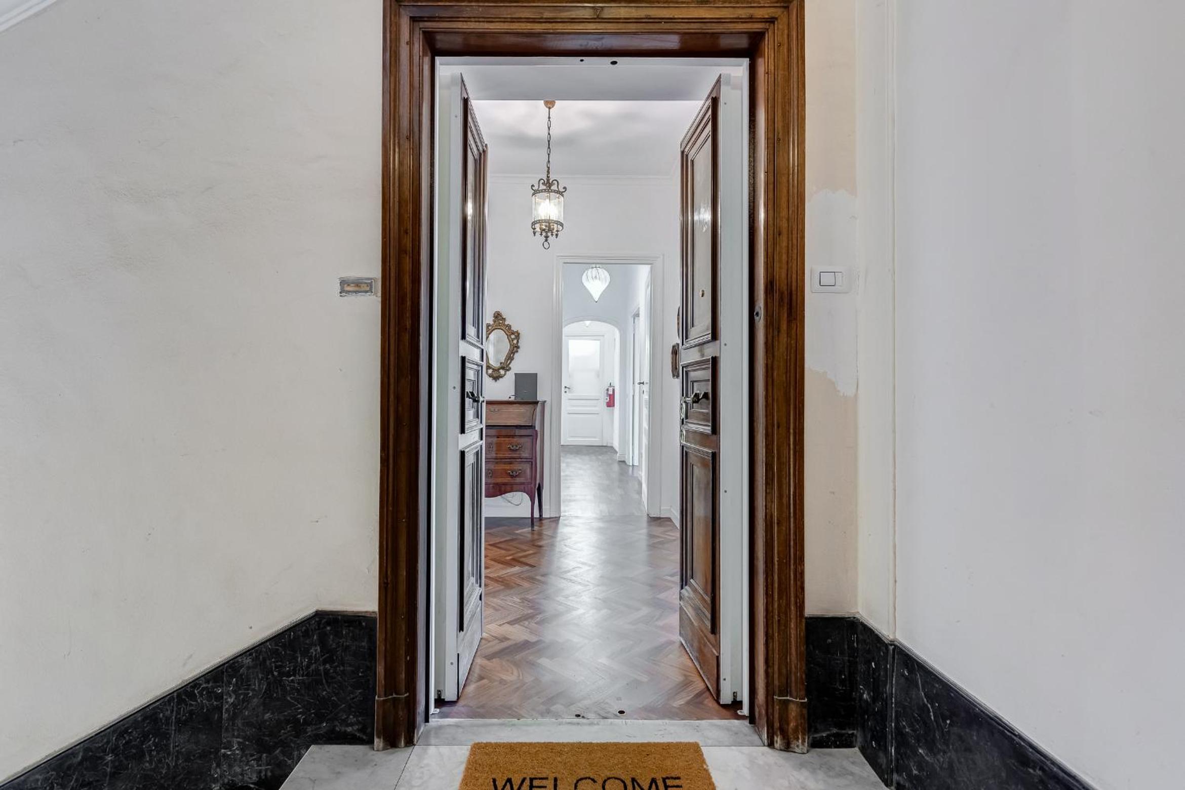 Elegant 3-Bedroom Apartment in Piazza Mazzini