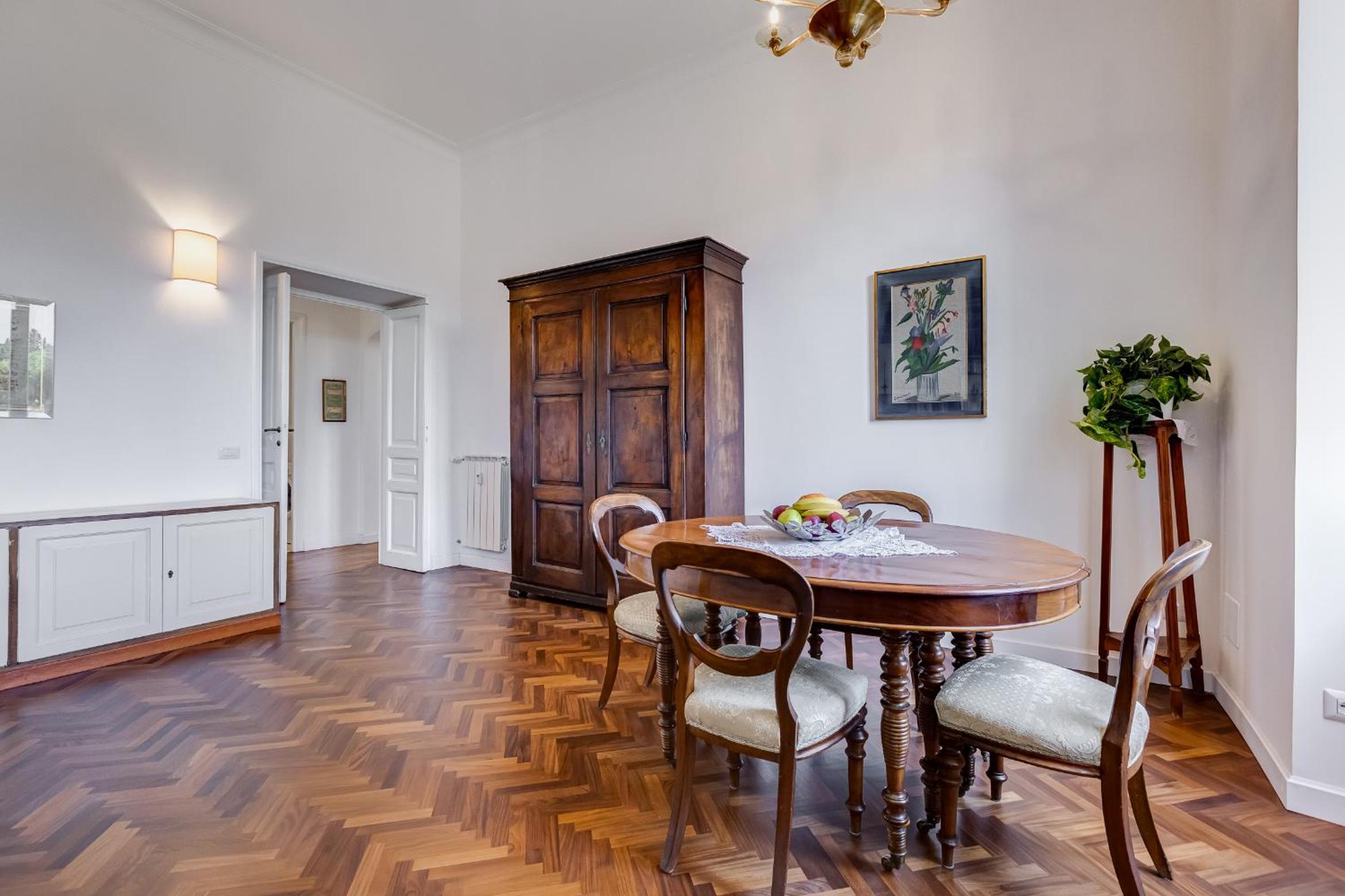 Elegant 3-Bedroom Apartment in Piazza Mazzini