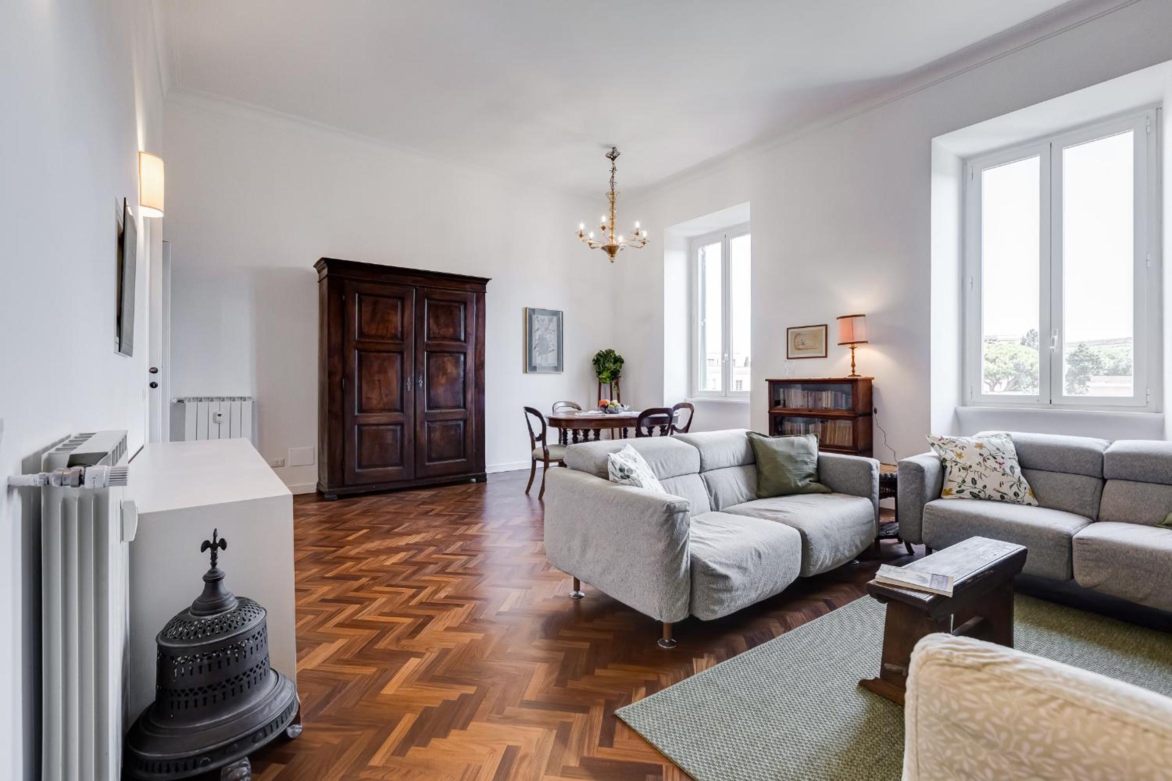 Elegant 3-Bedroom Apartment in Piazza Mazzini