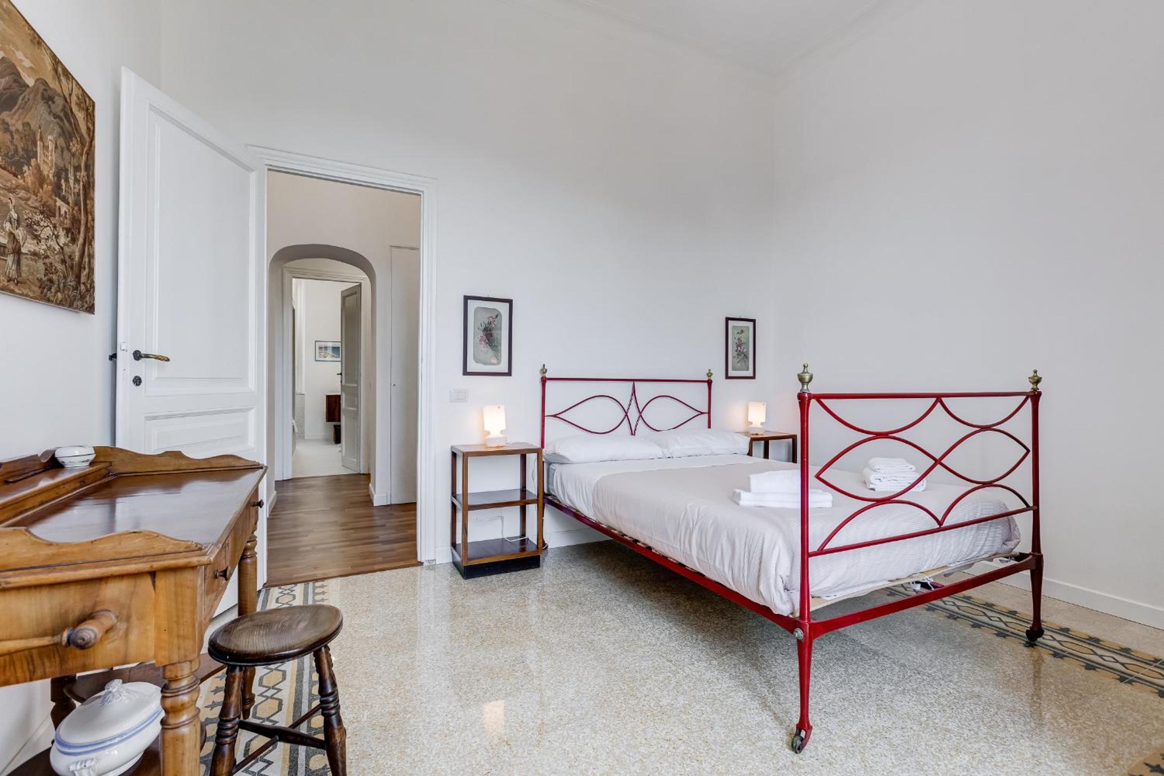 Elegant 3-Bedroom Apartment in Piazza Mazzini
