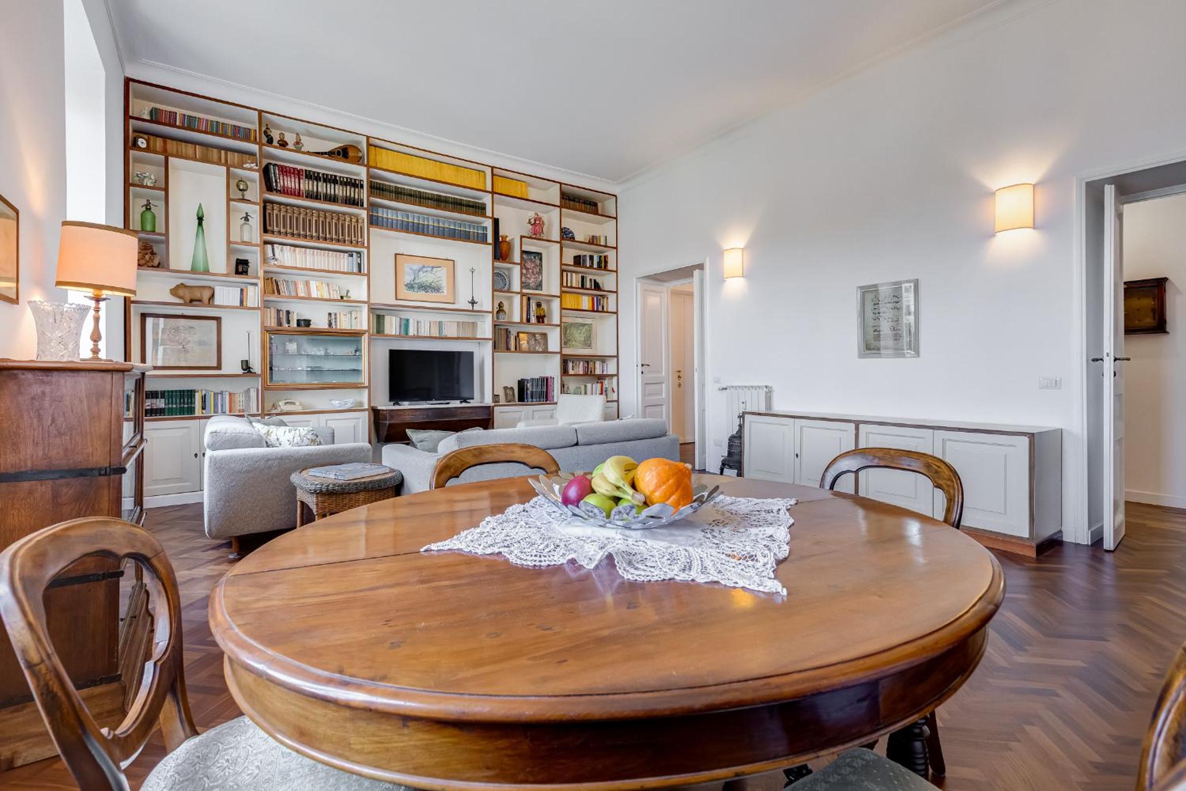 Elegant 3-Bedroom Apartment in Piazza Mazzini