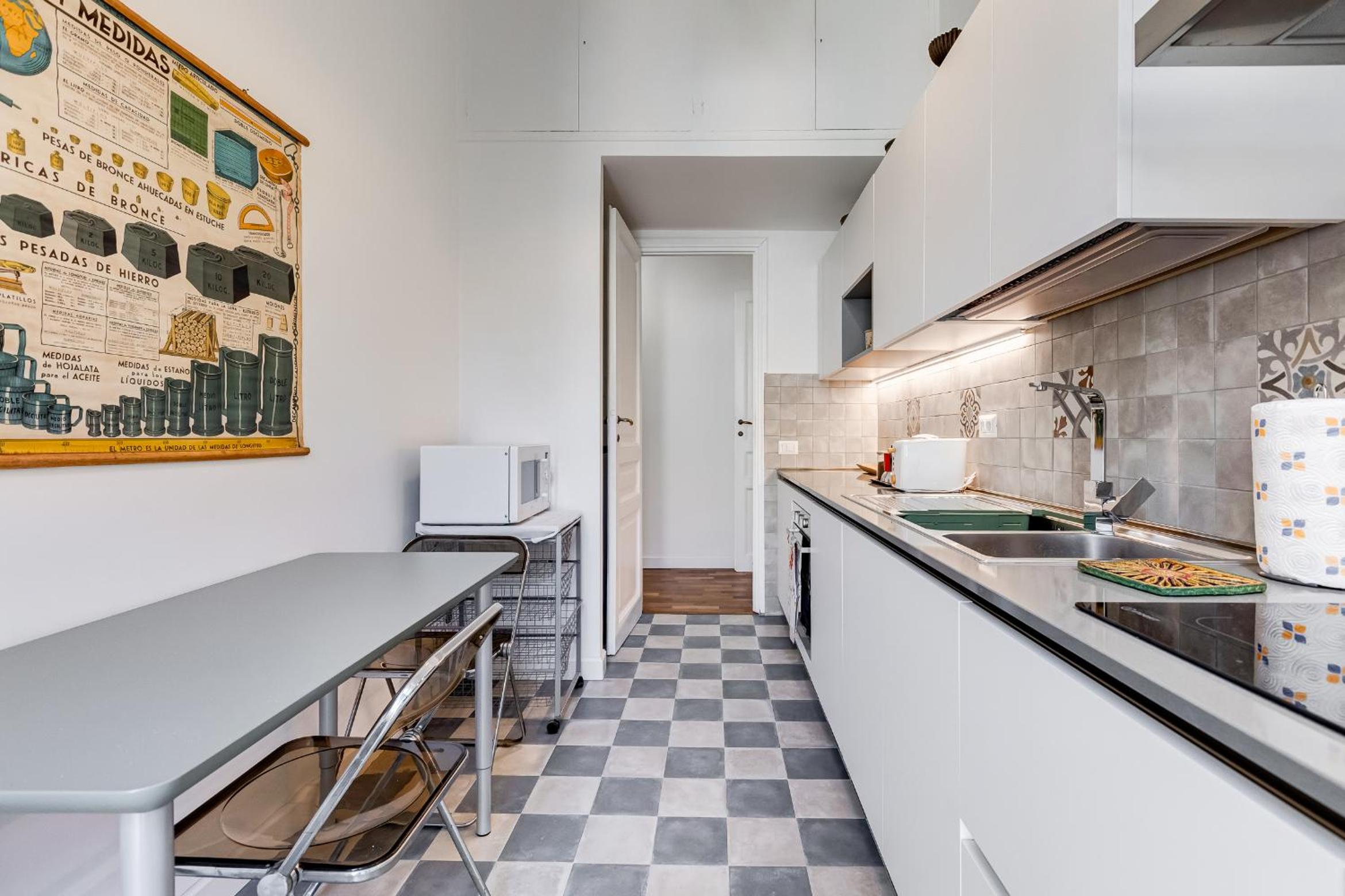 Elegant 3-Bedroom Apartment in Piazza Mazzini