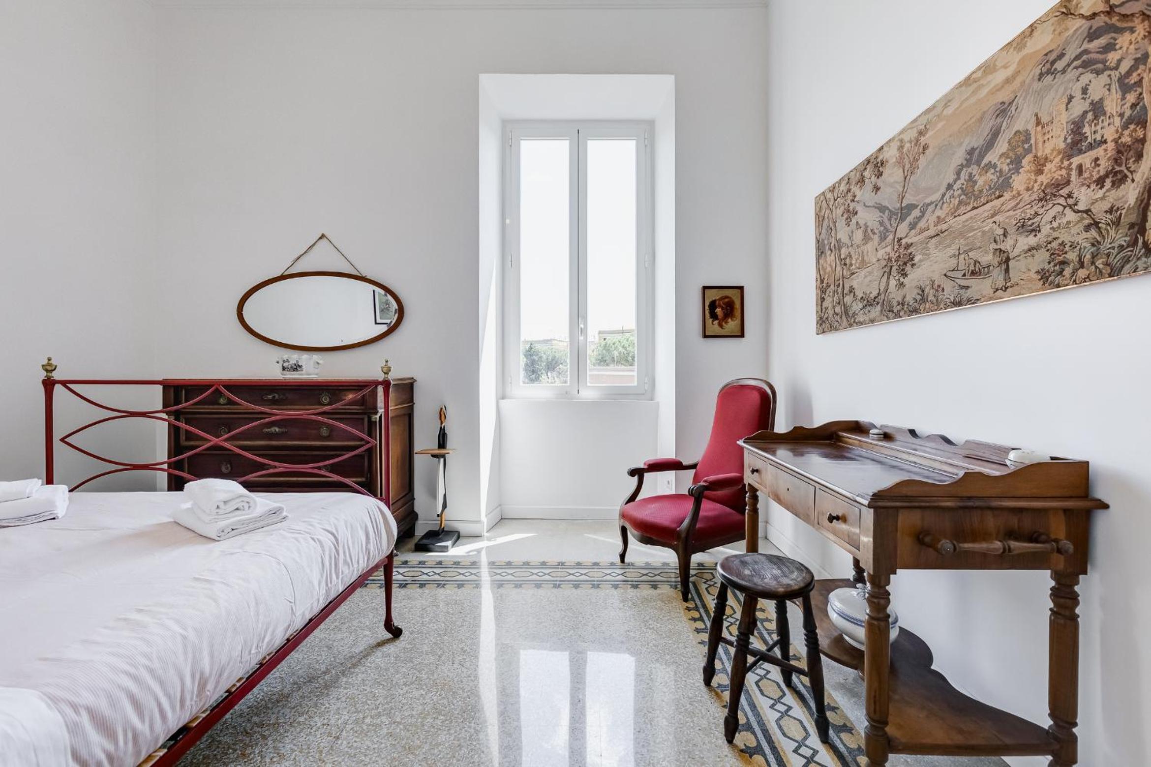 Elegant 3-Bedroom Apartment in Piazza Mazzini