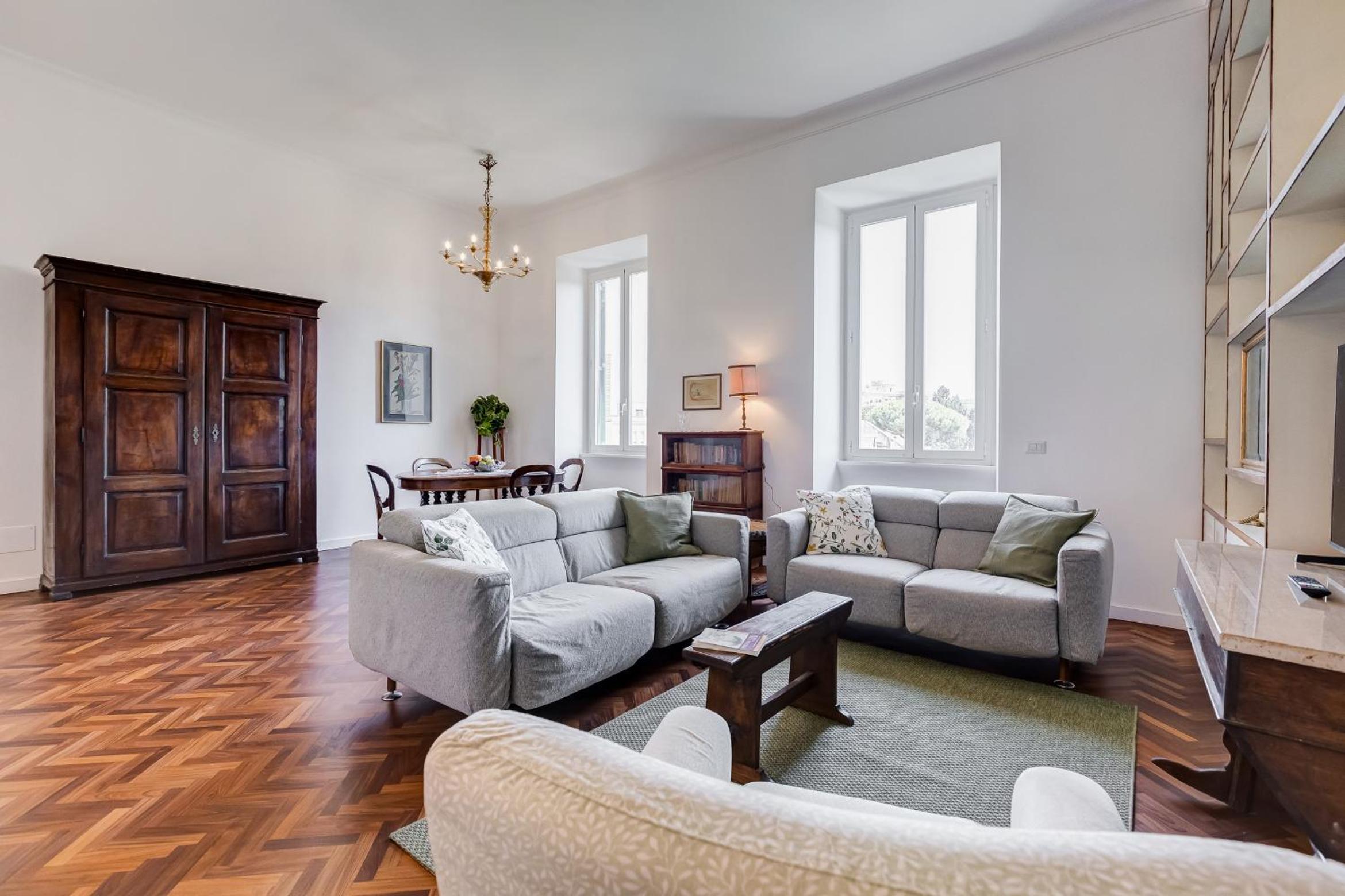 Elegant 3-Bedroom Apartment in Piazza Mazzini