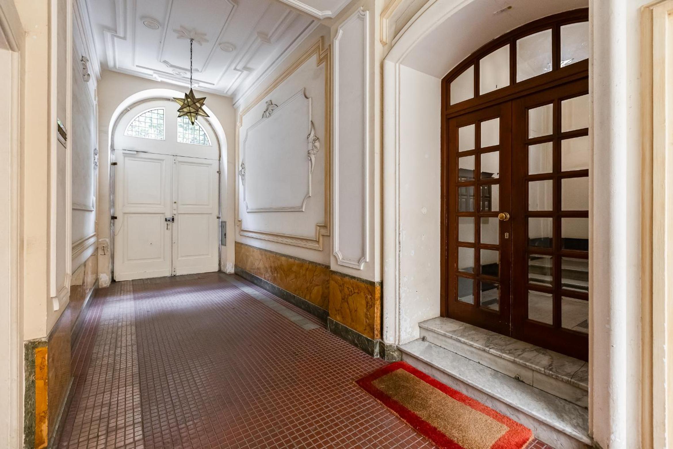 Elegant 3-Bedroom Apartment in Piazza Mazzini