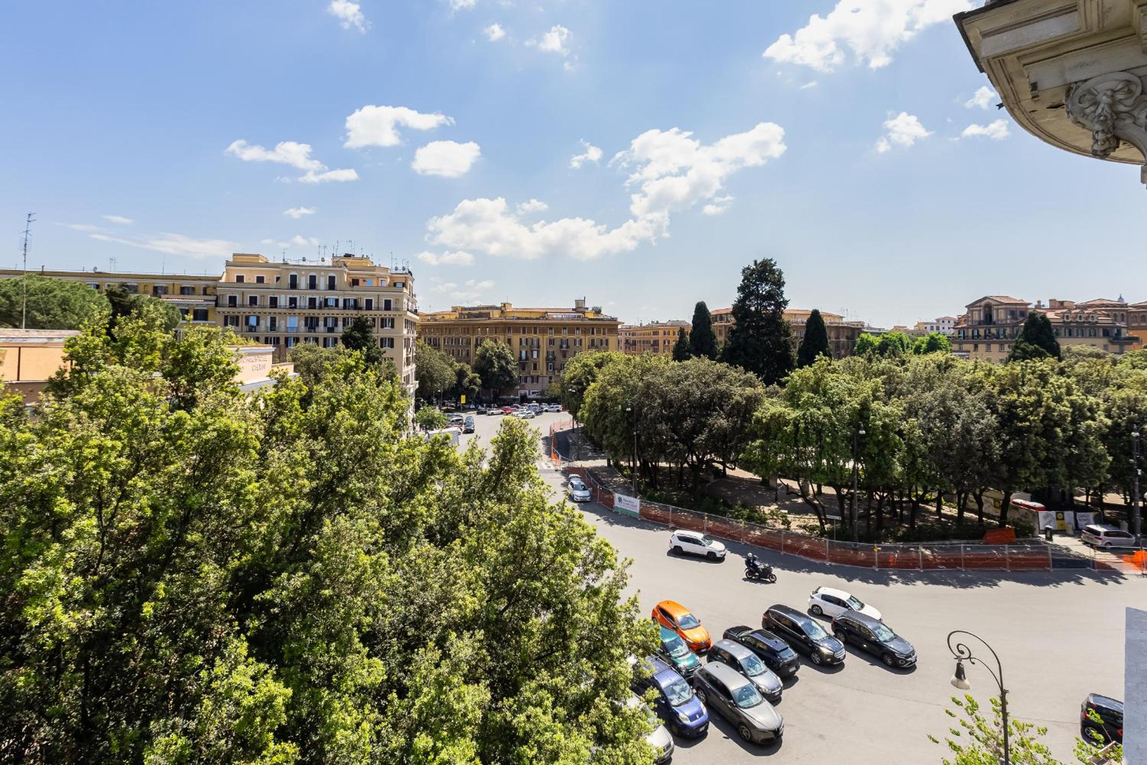 Elegant 3-Bedroom Apartment in Piazza Mazzini