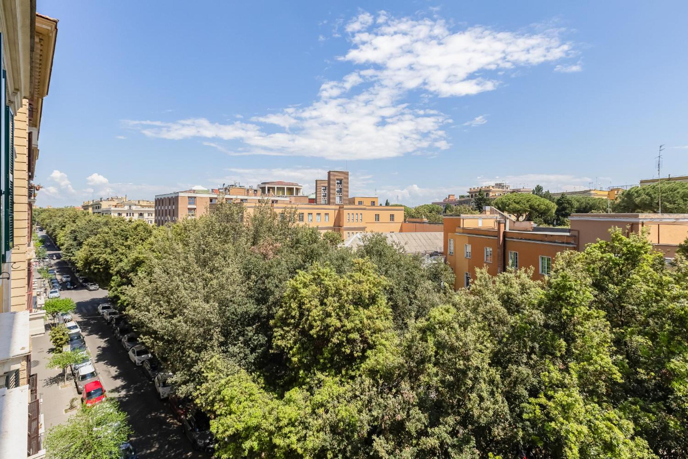Elegant 3-Bedroom Apartment in Piazza Mazzini