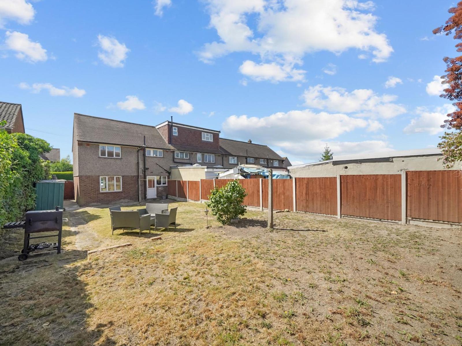 Pass the Keys Spacious Garden Family House - Marks Gate