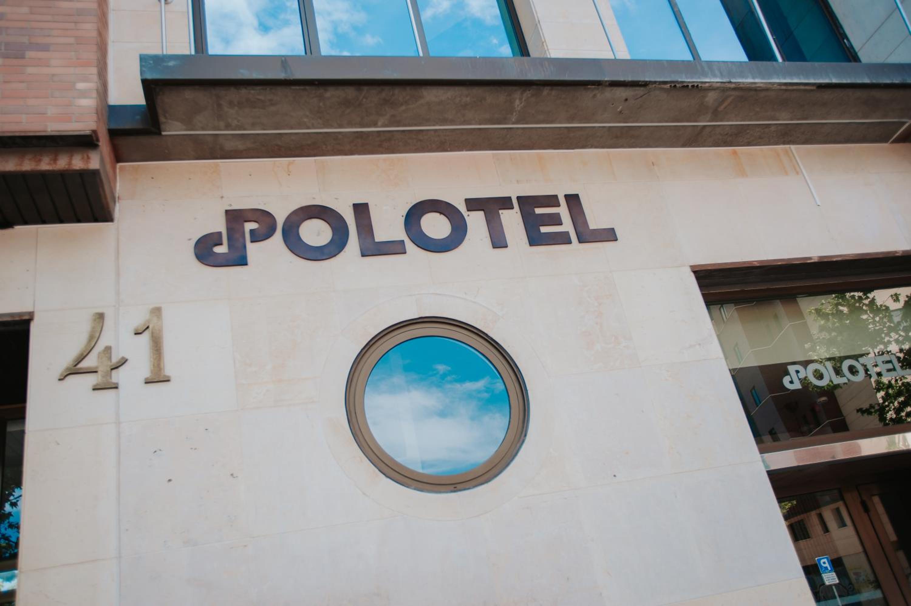 Polotel