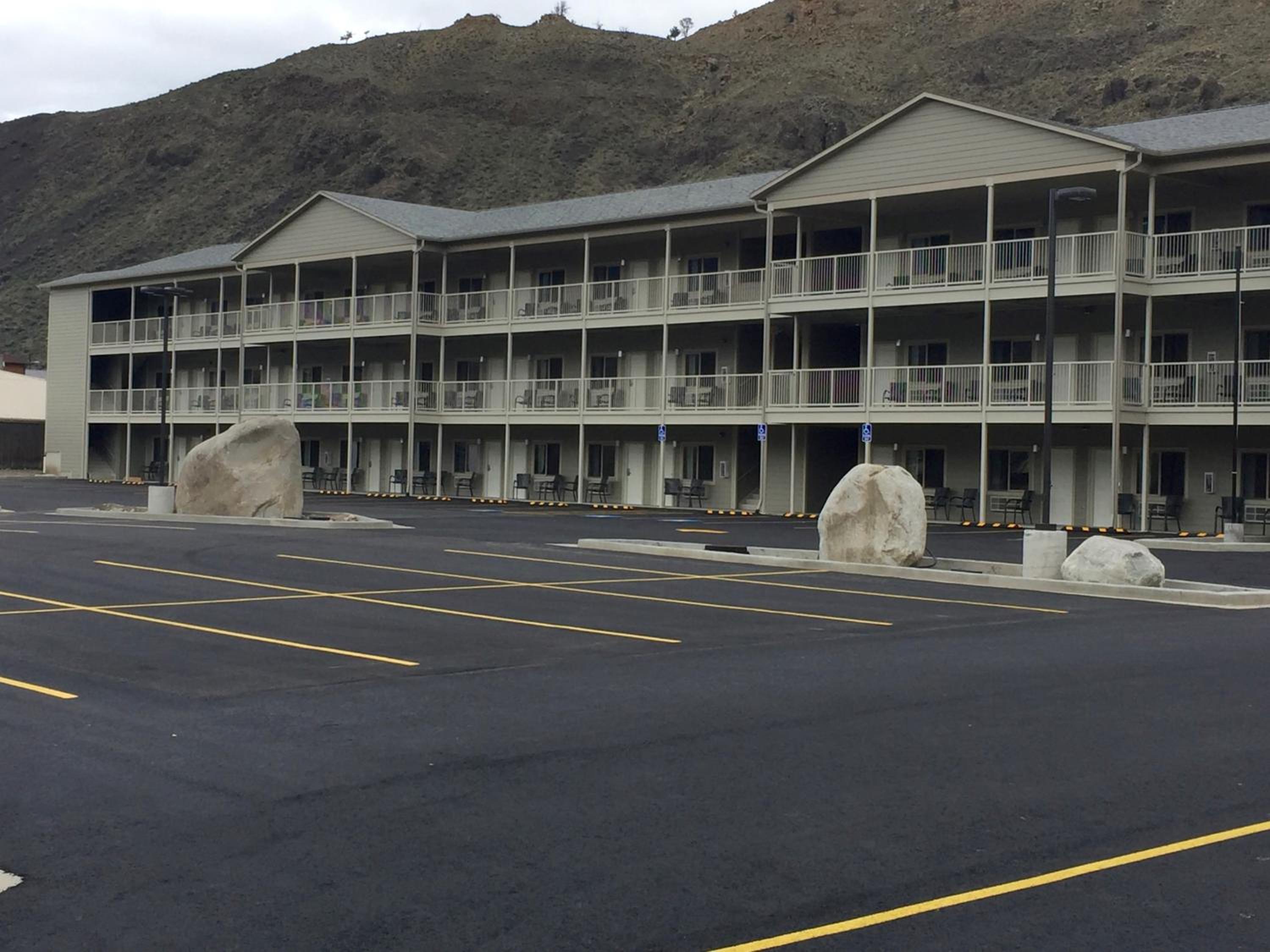Yellowstone Big Rock Inn