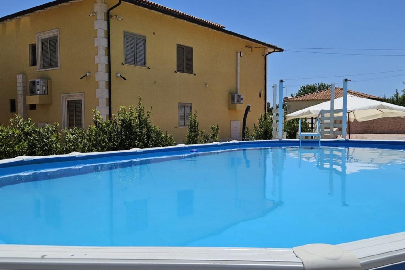 Villa con piscina in Santa Maria del Focallo